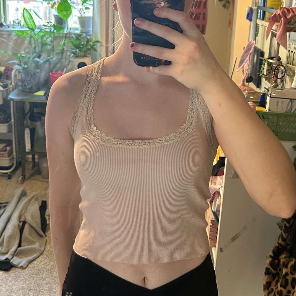 brandy melville beyonca tank, light pink with white lace